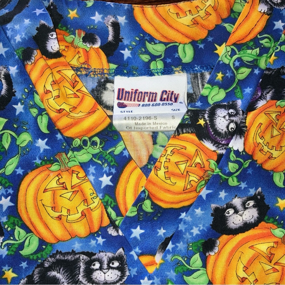 scrub tops women Small Smoke Free Home.  Halloween theme like new